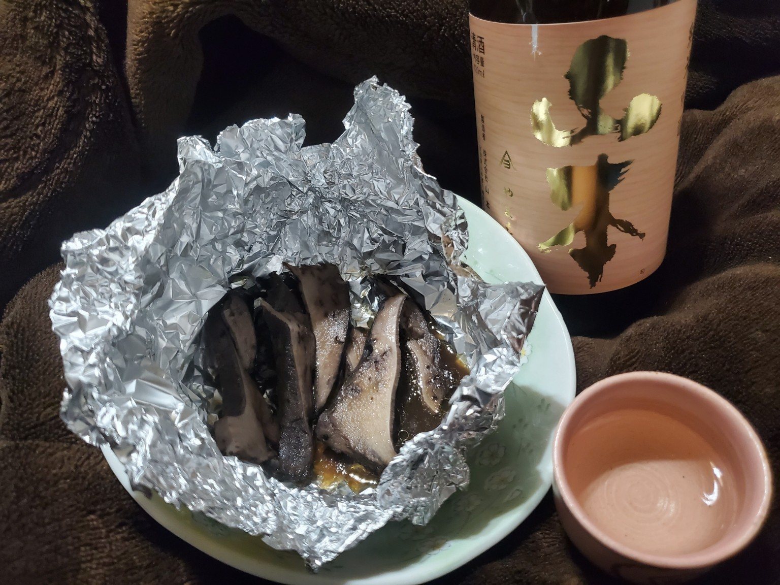 バター蒸ししたウシビテと日本酒「山本」